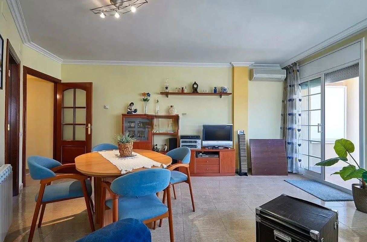 Comedor de Piso en venta en Cubelles con Aire acondicionado, Calefacción y Jardín privado