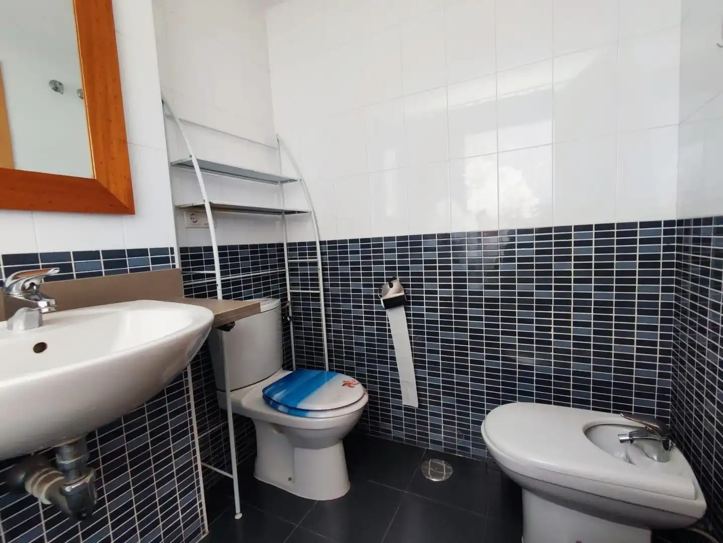 Baño de Apartamento en venta en Benidorm con Aire acondicionado, Calefacción y Jardín privado