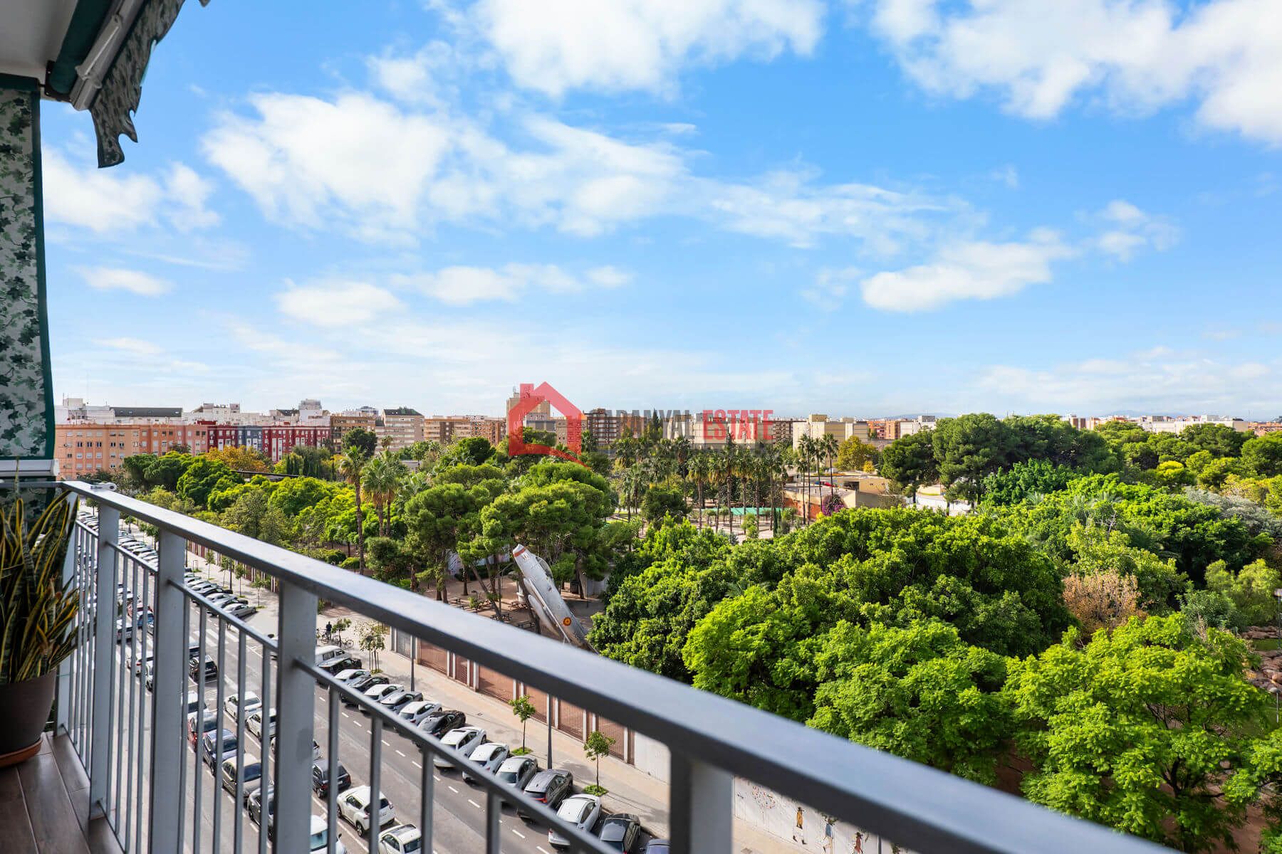 Vista exterior de Apartament en venda en  Valencia Capital amb Aire condicionat, Terrassa i Moblat