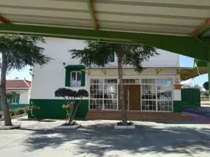 Außenansicht von Fabrikhallen zum Verkauf in Yuncos