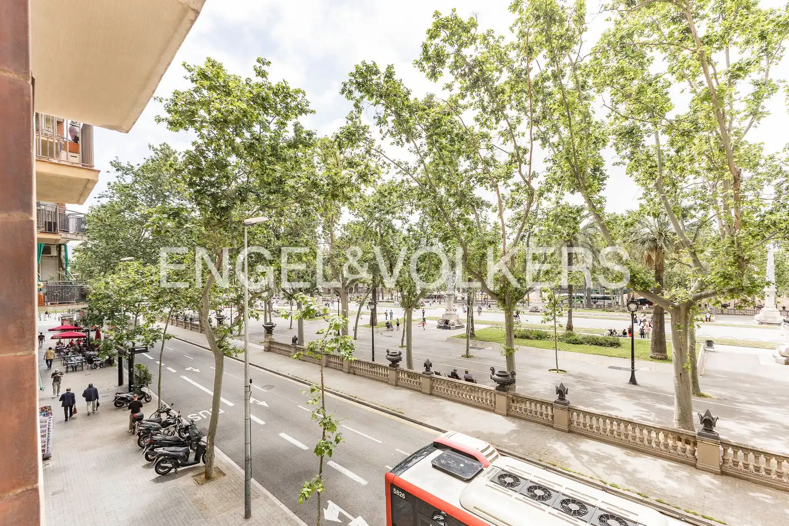 Vista exterior de Piso en venta en Barcelona con Aire acondicionado, Calefacción y Terraza