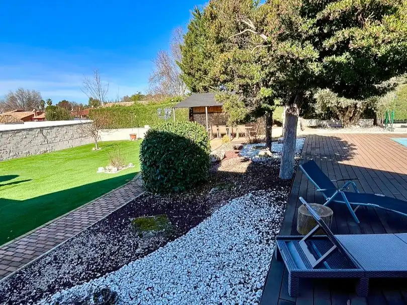 Chalet con jardín en venta en Avenida Ulster 12, imagen 2