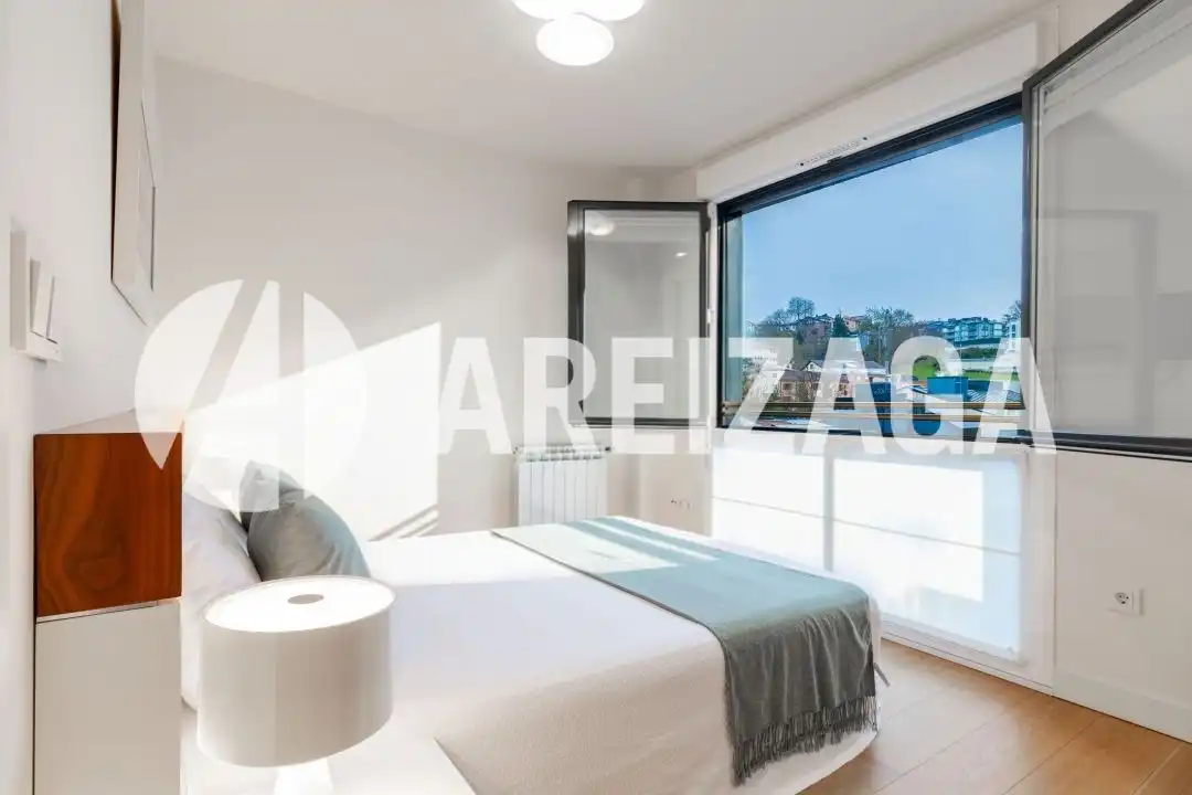 Habitación de Piso en venta en Donostia - San Sebastián  con Calefacción, Terraza y Trastero