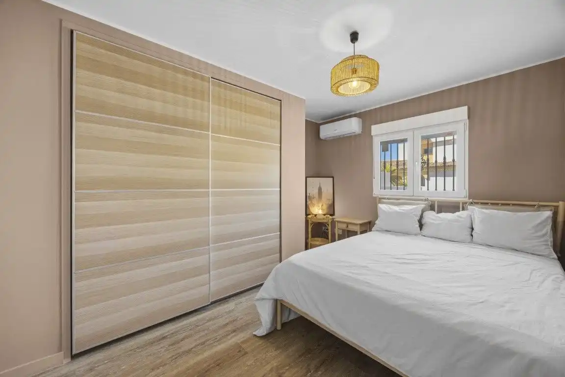 Habitación de Apartamento en venta en Benalmádena con Aire acondicionado, Calefacción y Amueblado
