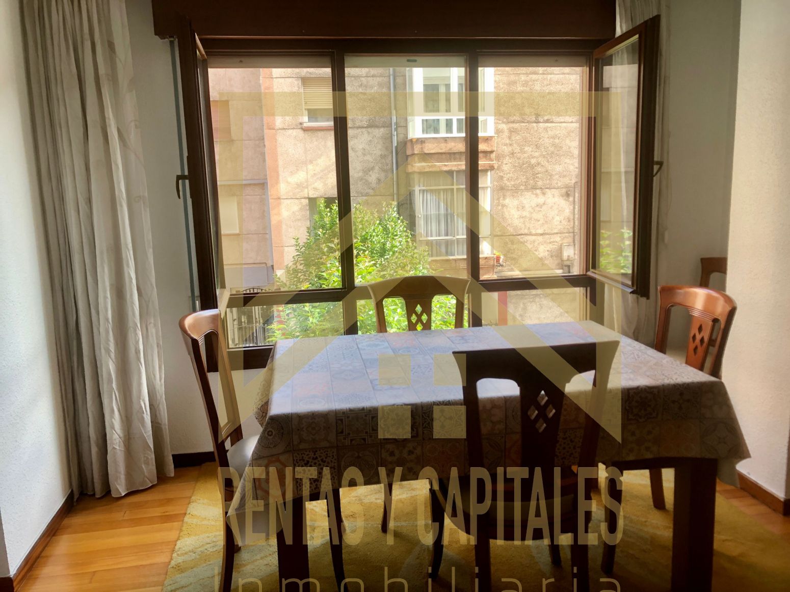 Menjador de Pis de lloguer en Santander amb Calefacció, Parquet i Moblat