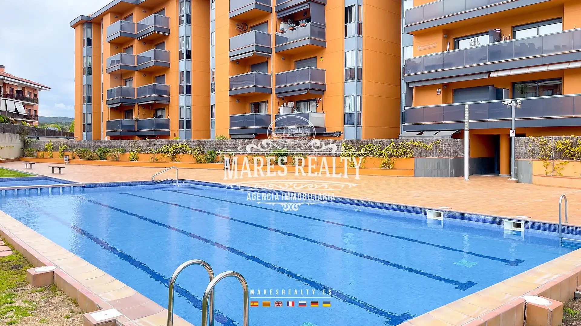 Flat with pool for sale in Fenals