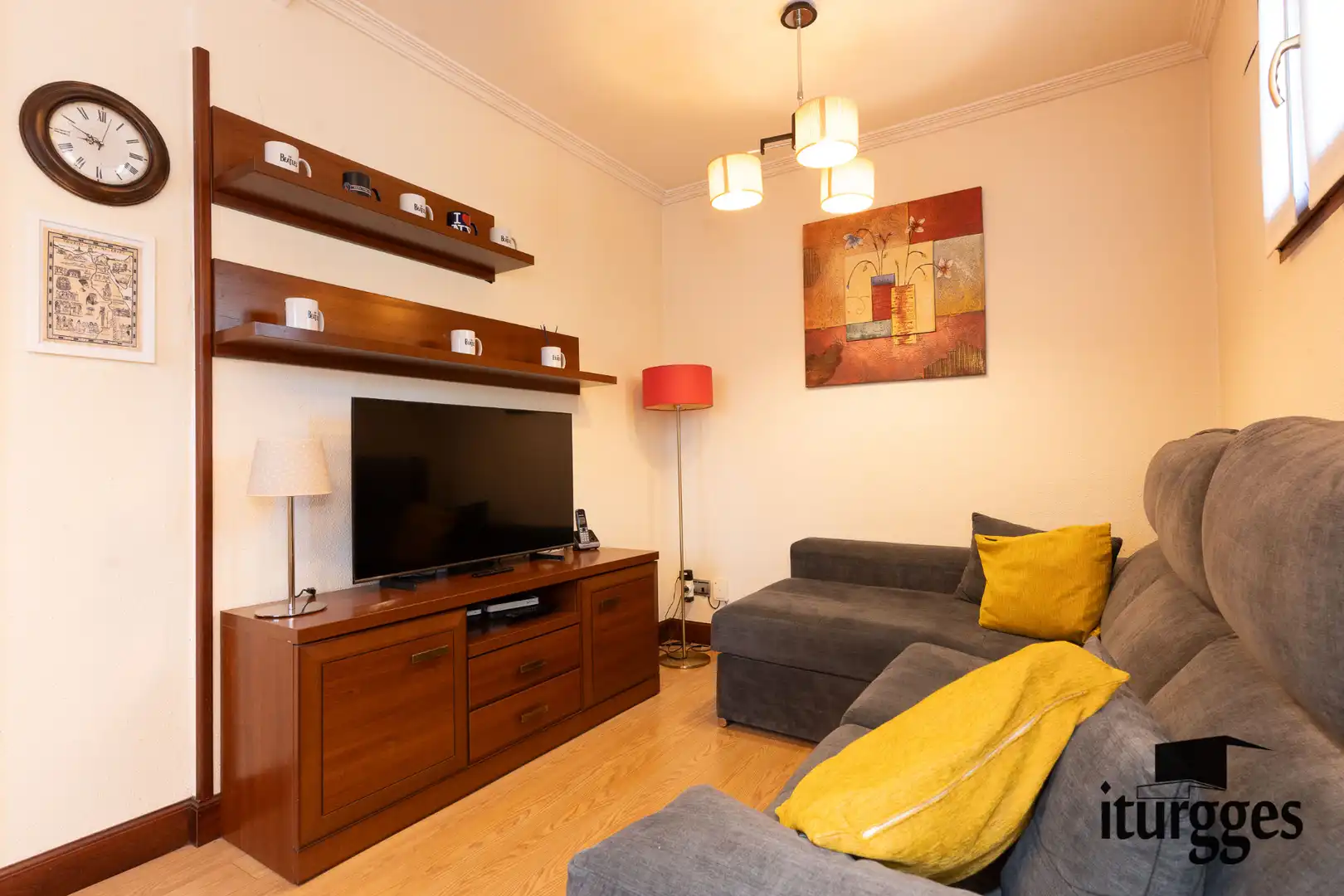 Sala de estar de Casa adosada en venta en Gernika-Lumo con Jardín privado, Amueblado y Horno