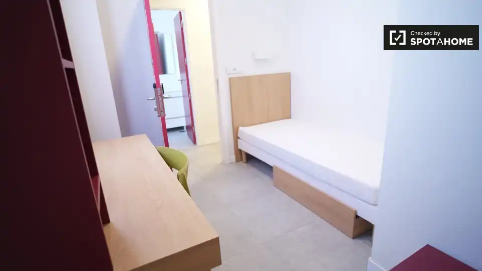Room in Triana Oeste