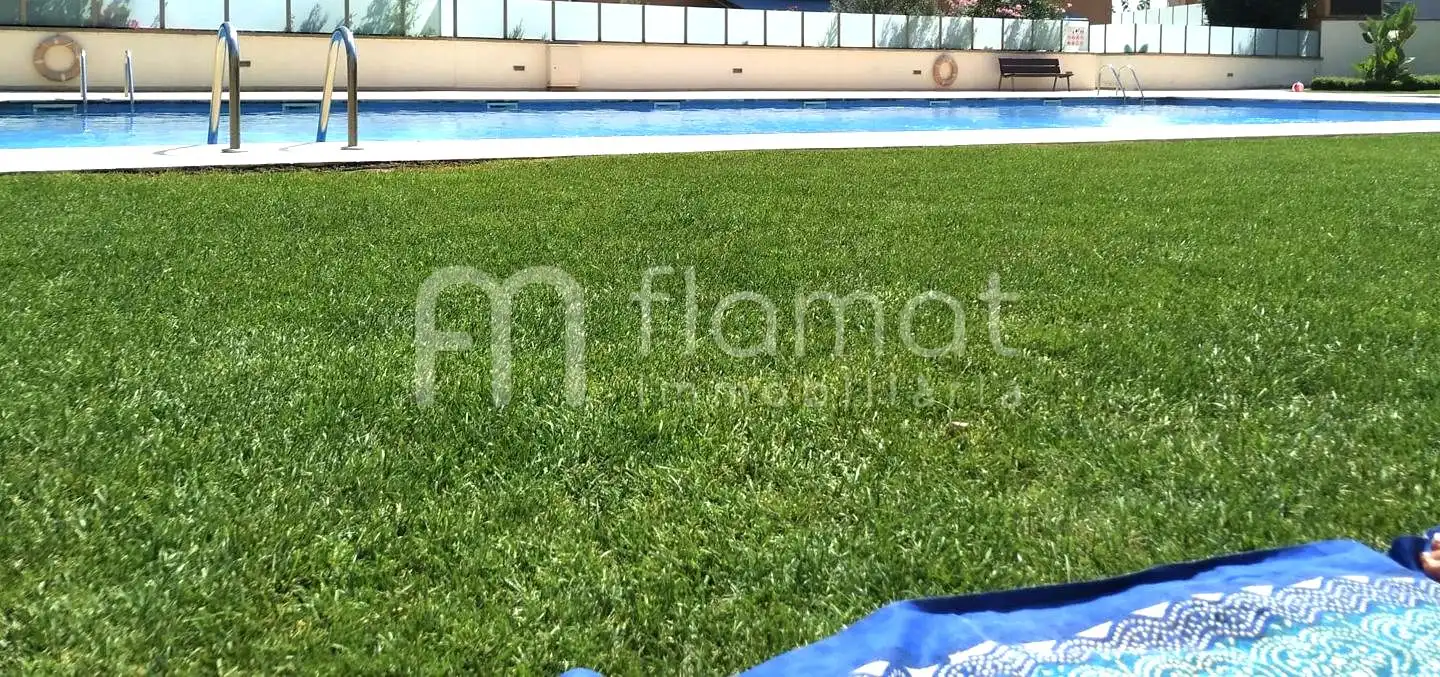 Piscina de Planta baixa en venda en Montgat amb Parquet, Terrassa i Traster