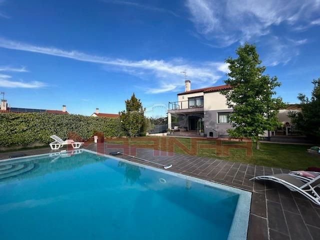 Swimming pool of House or chalet for sale in Aranjuez  with Air Conditioner, Heating and Private garden