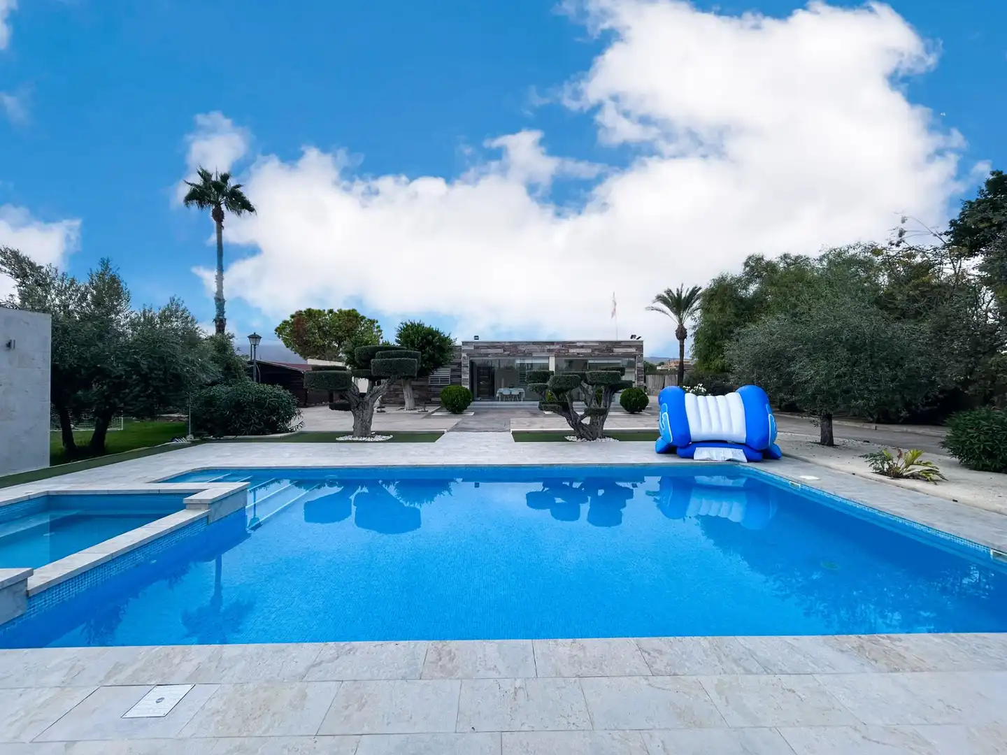 Piscina de Casa o chalet en venta en Crevillent con Aire acondicionado, Calefacción y Jardín privado