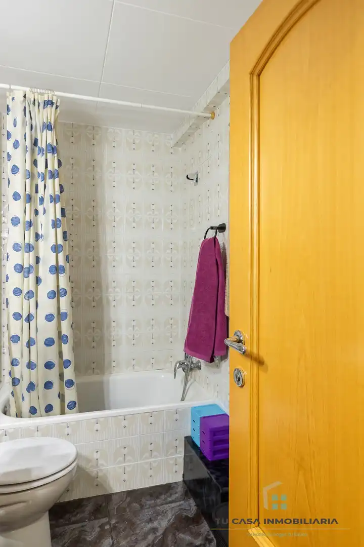 Bathroom of Flat for sale in Badalona  with Air Conditioner, Heating and Terrace