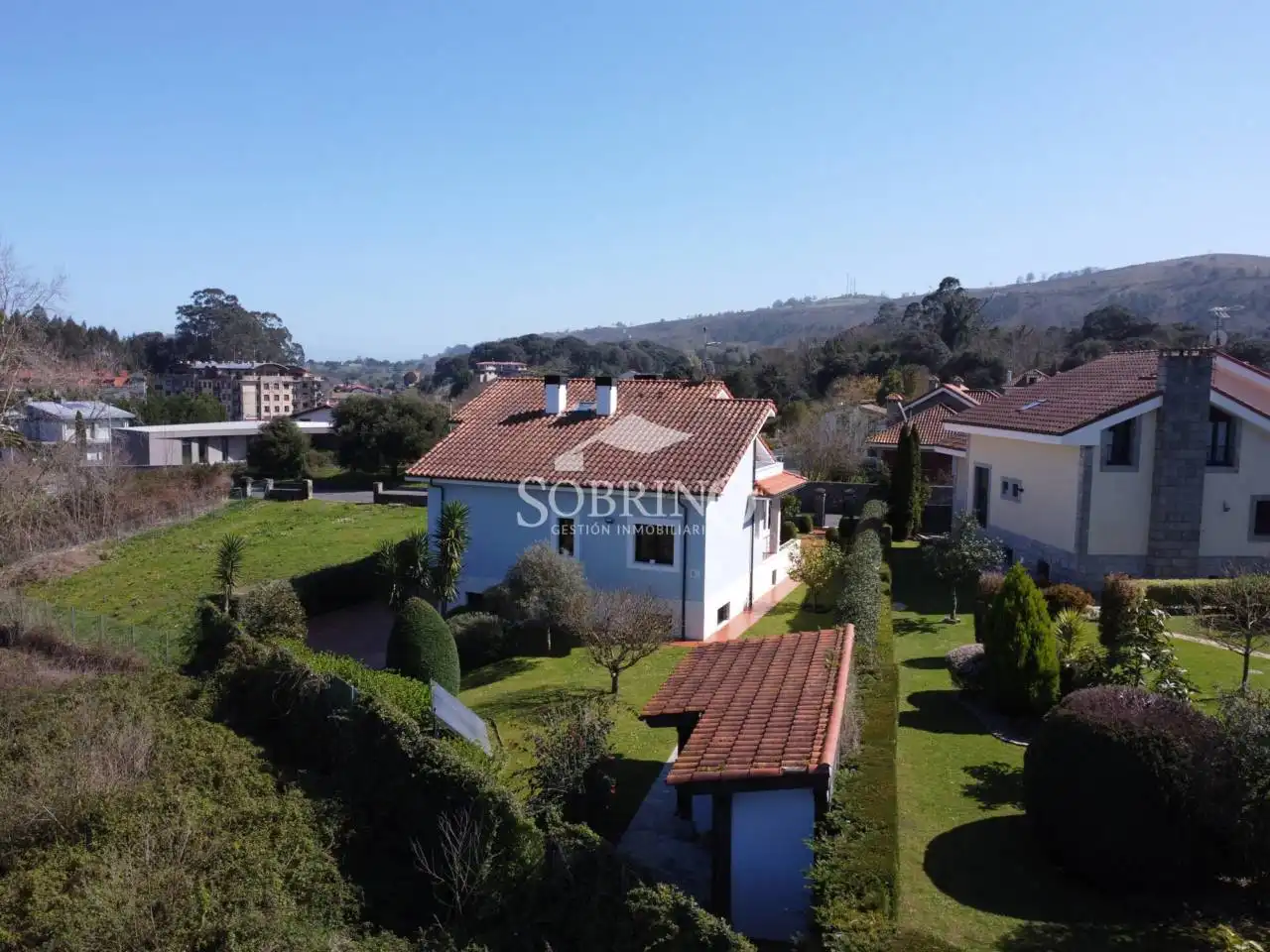 Vista exterior de Casa o xalet en venda en Llanes amb Calefacció, Jardí privat i Terrassa