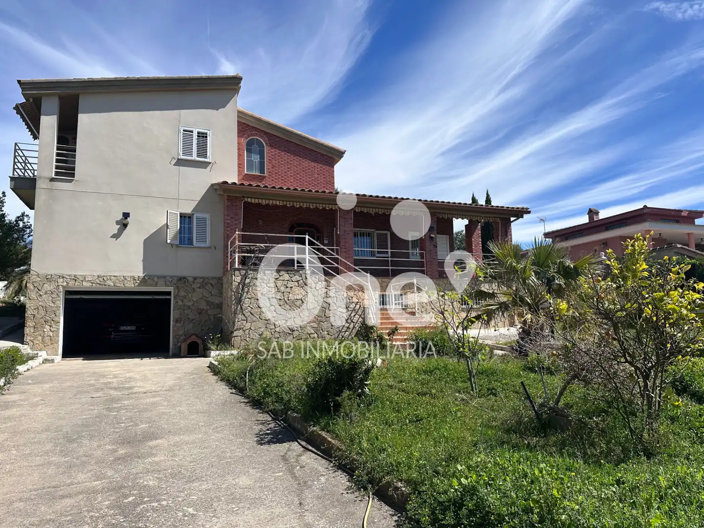 Vista exterior de Casa o xalet en venda en Chiva amb Aire condicionat, Calefacció i Jardí privat