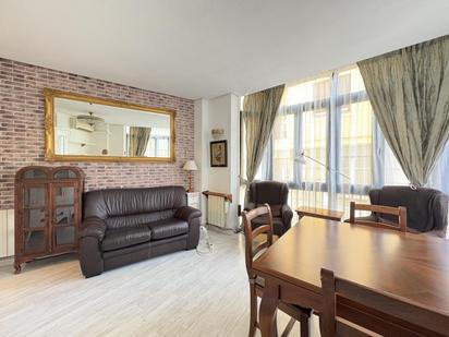 Living room of Flat to rent in  Madrid Capital  with Air Conditioner, Heating and Furnished
