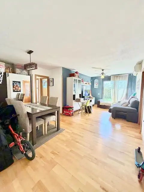 Sala de estar de Piso en venta en El Pla del Penedès con Calefacción, Parquet y Terraza
