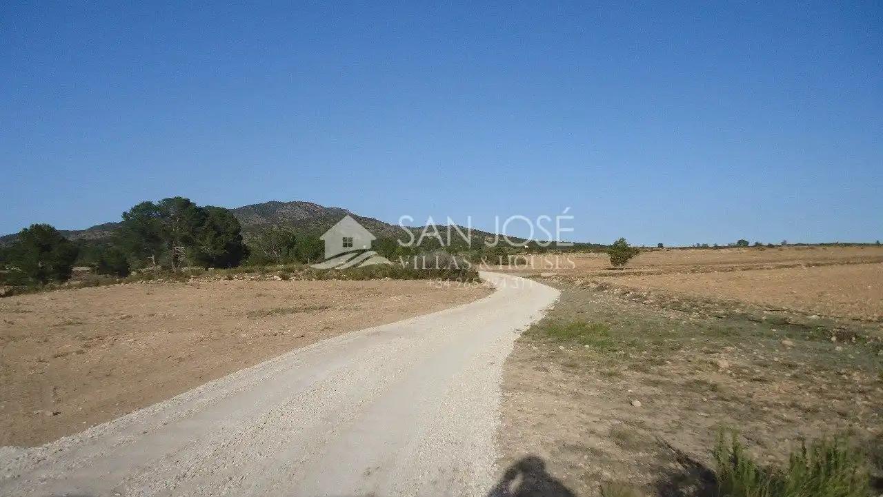 Finca rústica en venda en Yecla