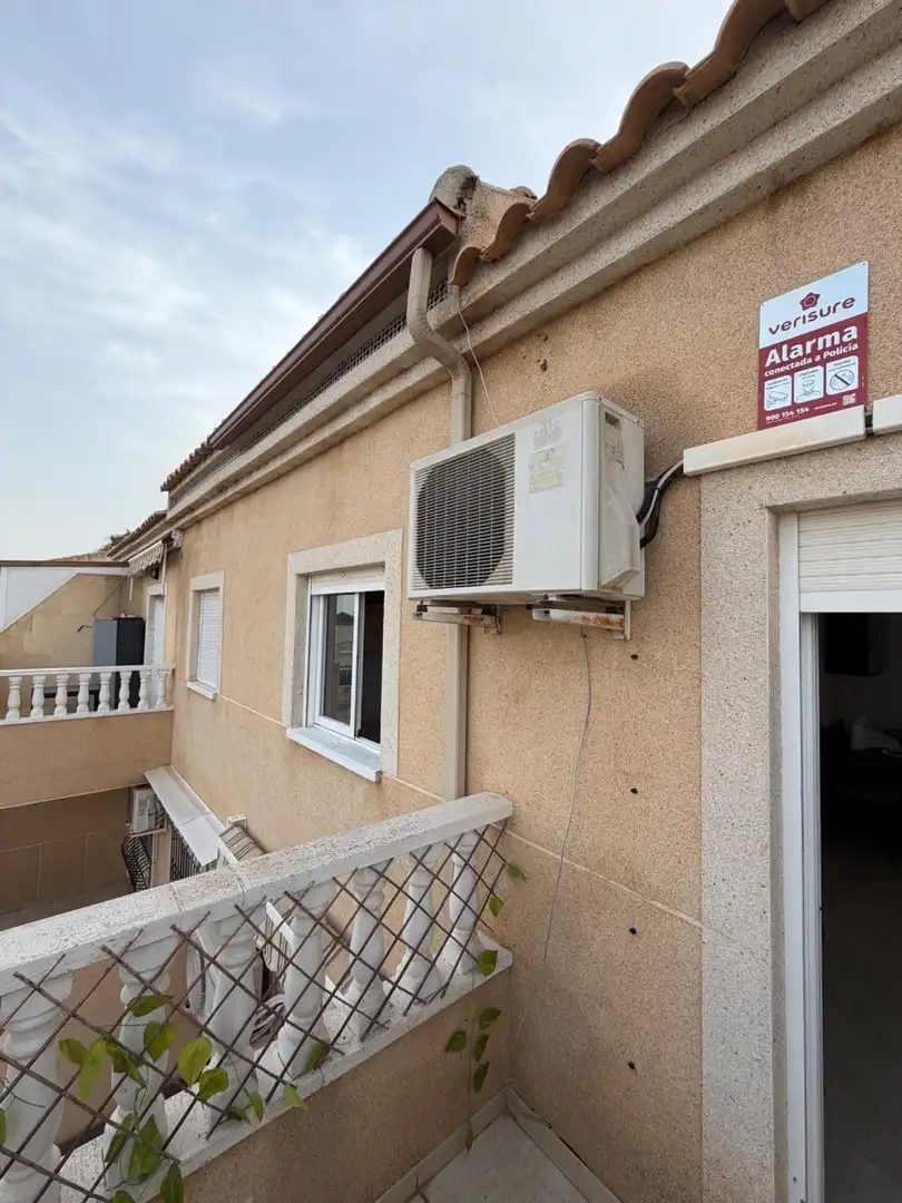 Terraza de Apartamento en venta en Torrevieja con Aire acondicionado, Balcón y Piscina comunitaria