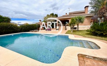 Jardí de Casa o xalet en venda en L'Eliana amb Aire condicionat, Terrassa i Piscina