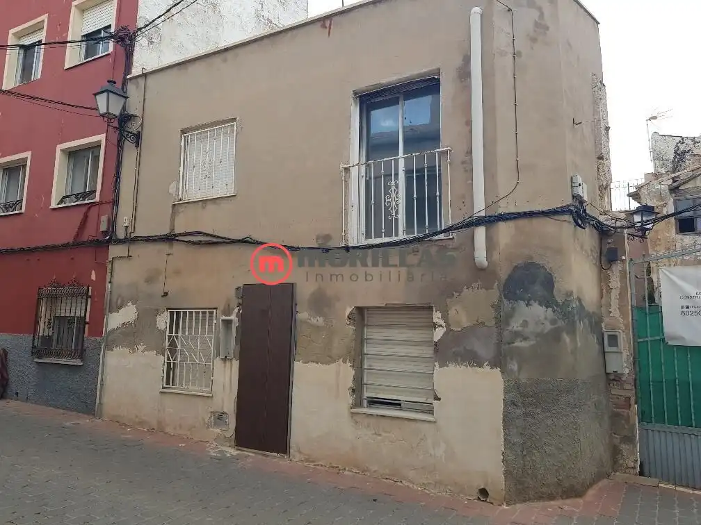 Casa amb terrassa en venda a Calle MOLINO