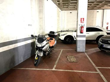 Einzelparkplatz mit Aufzug zur Miete in Calle la Lila 17