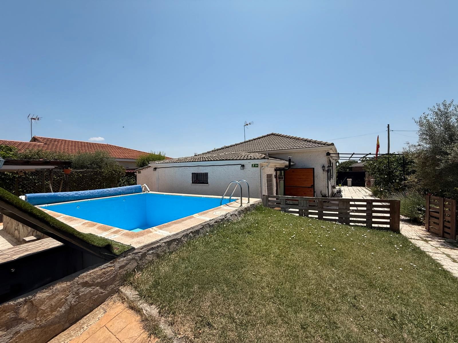 Swimming pool of House or chalet for sale in Loranca de Tajuña  with Air Conditioner, Heating and Private garden