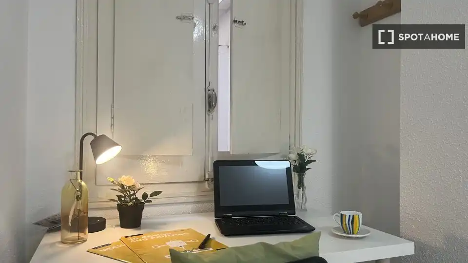 Habitación de Piso de alquiler en Valencia con Aire acondicionado, Calefacción y Amueblado