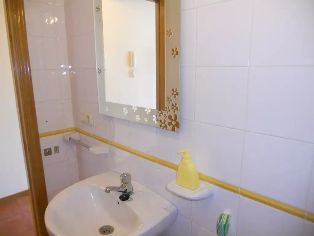 Bathroom of Flat for rent in Santiago de Compostela   with Heating, Furnished and Oven