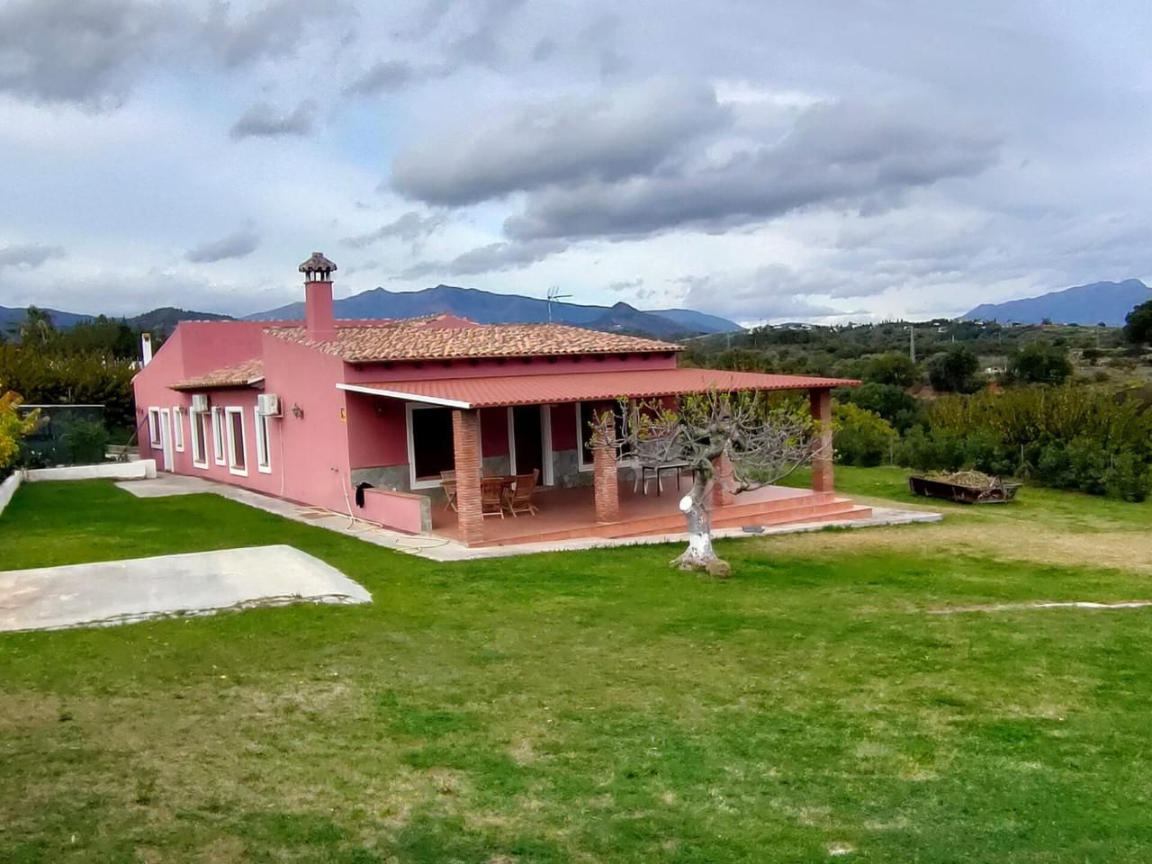 Vista exterior de Finca rústica en venta en Estepona con Aire acondicionado, Calefacción y Jardín privado