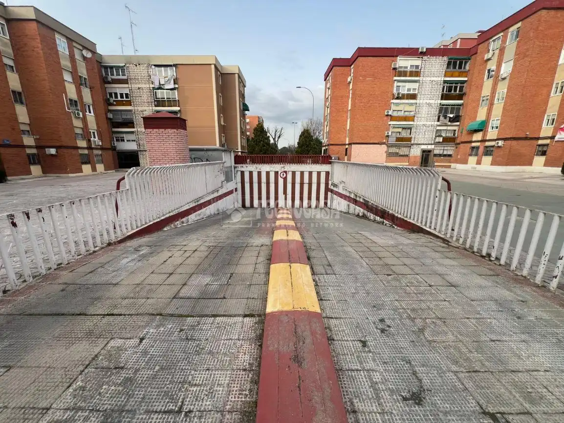 Vista exterior de Garaje en venta en Fuenlabrada