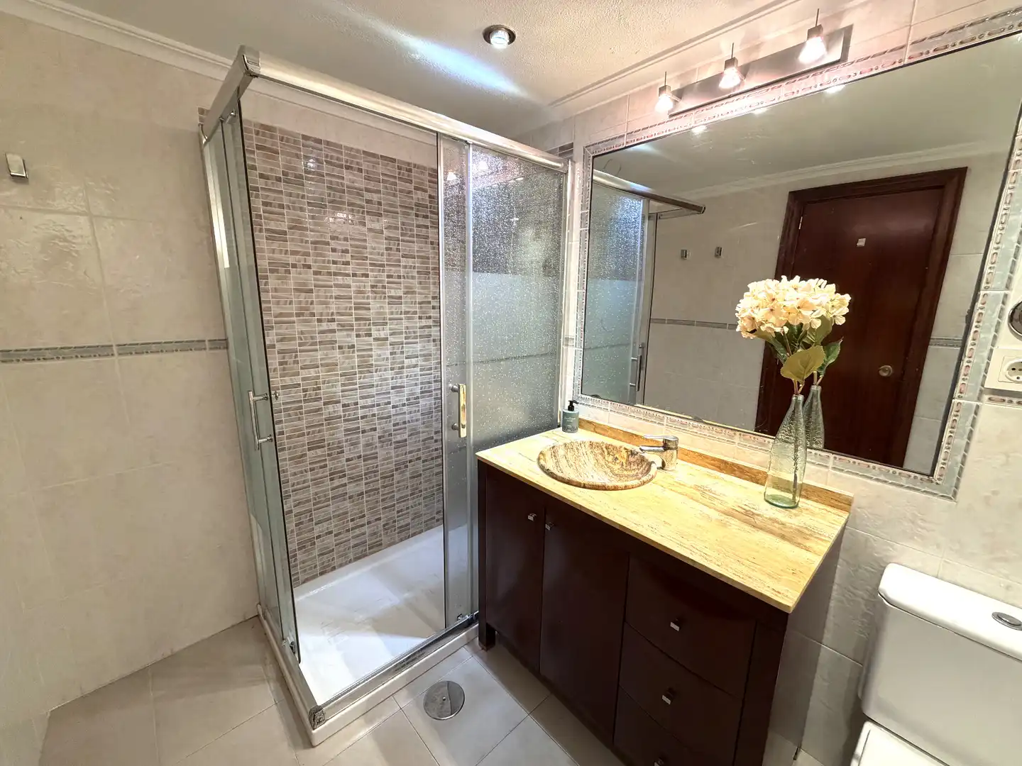 Baño de Piso de alquiler en Alicante / Alacant con Aire acondicionado, Terraza y Amueblado