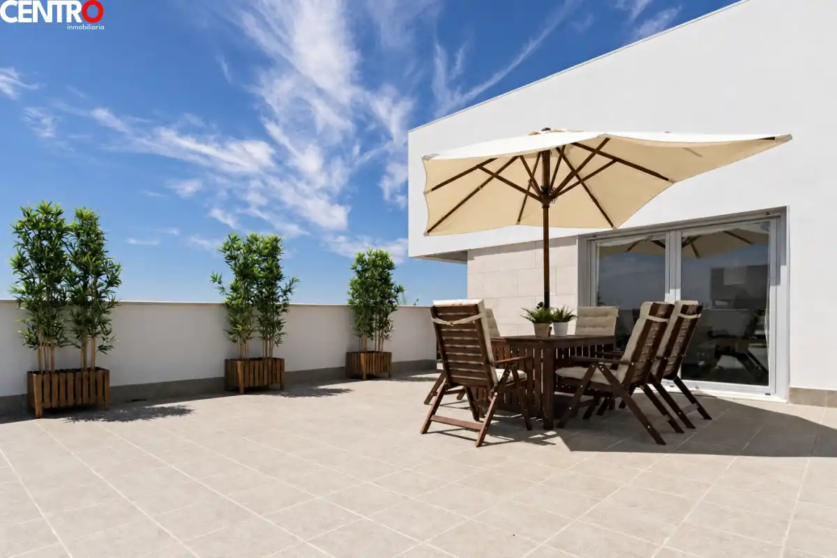 Terraza de Piso en venta en Huétor Vega con Aire acondicionado, Calefacción y Jardín privado