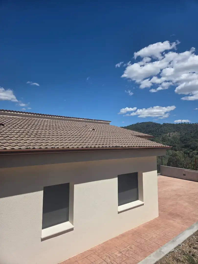 Vista exterior de Casa o xalet en venda en Torrelles de Llobregat amb Aire condicionat, Calefacció i Jardí privat
