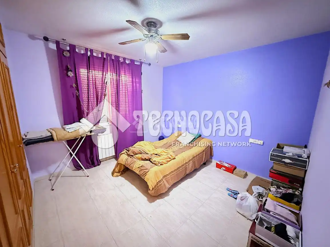 Habitación de Casa adosada en venta en Huete con Calefacción, Amueblado y Piscina comunitaria