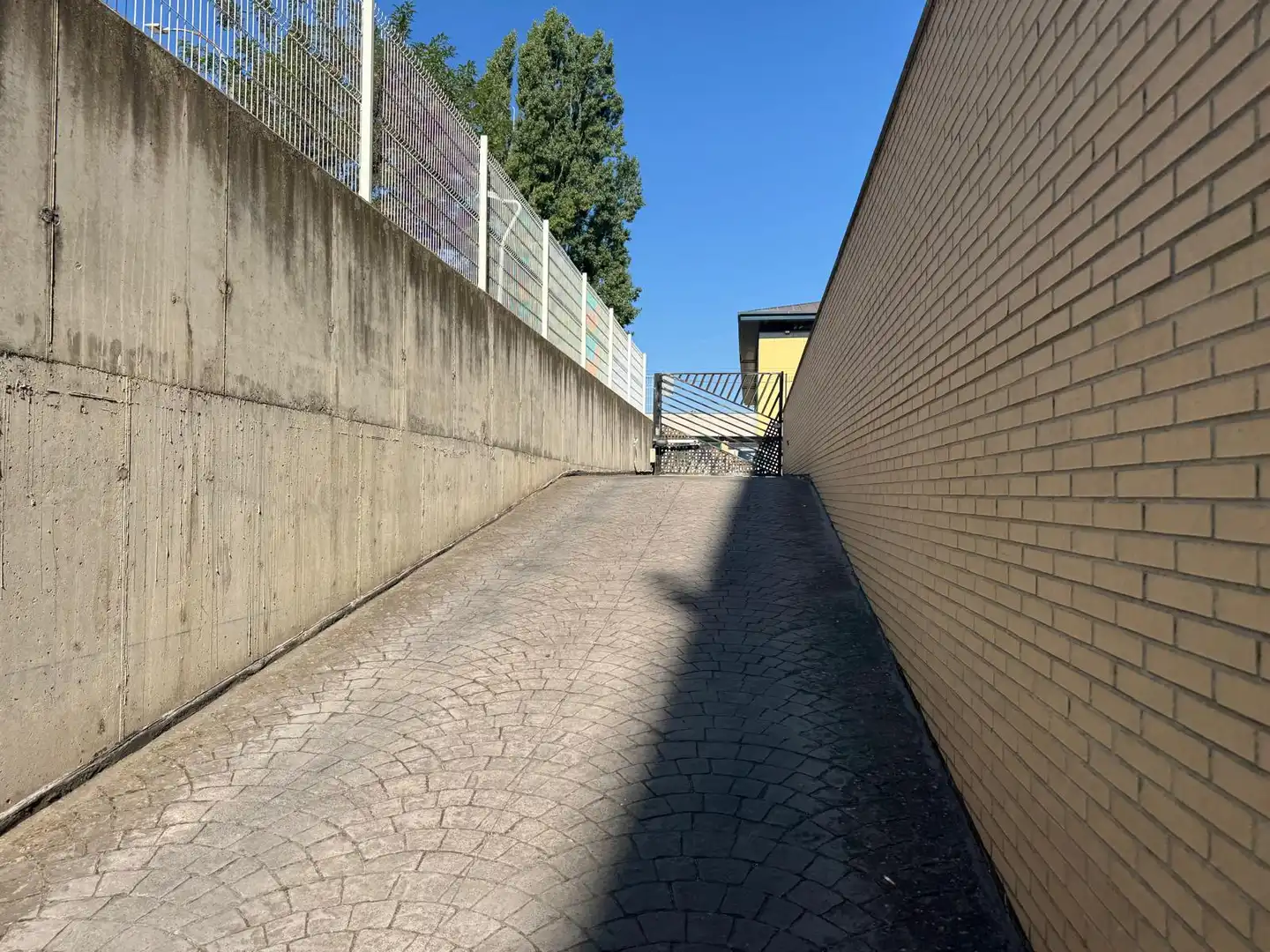 Vista exterior de Pis en venda en León Capital  amb Calefacció, Terrassa i Traster