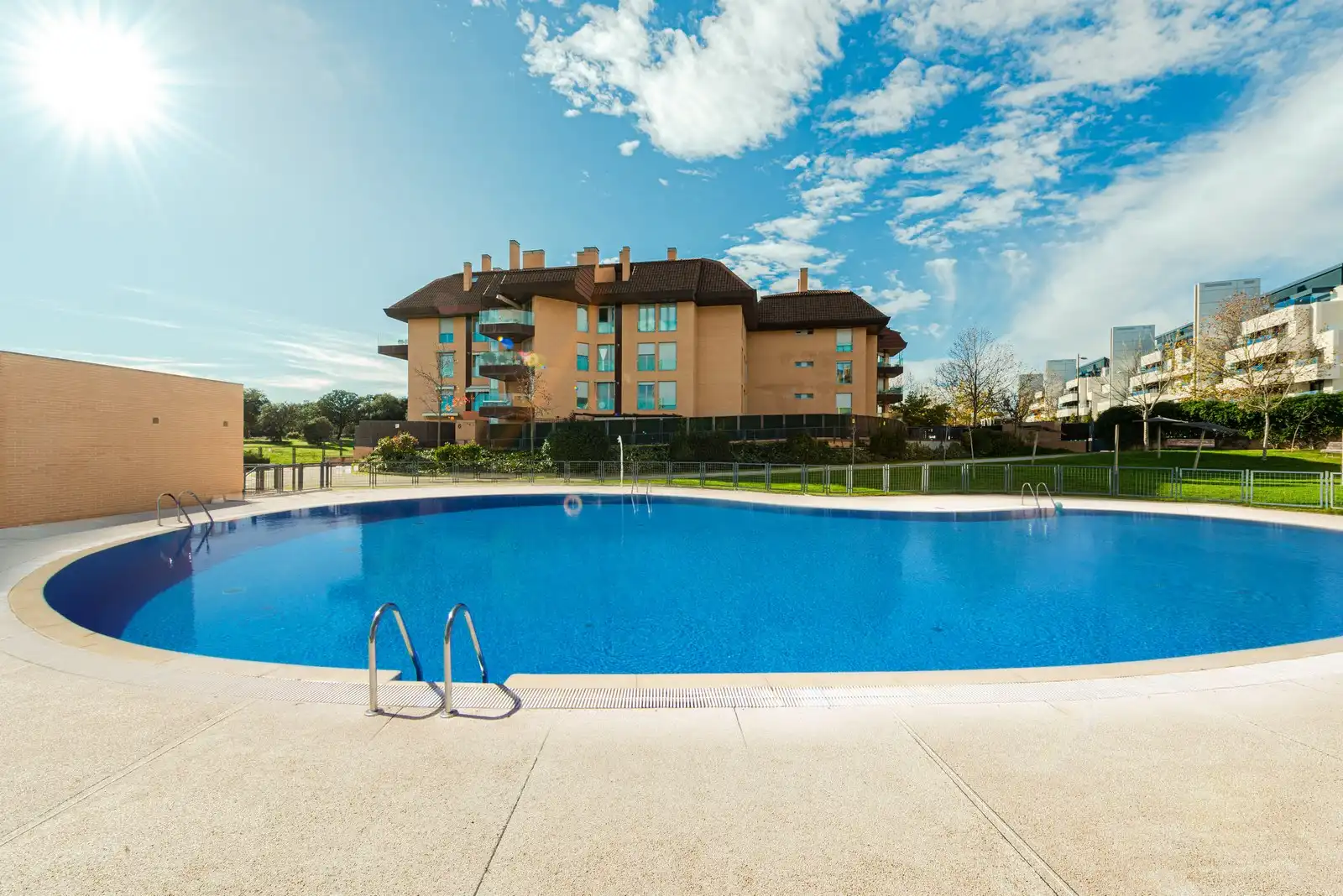 Schwimmbecken von Wohnung zur Miete in Boadilla del Monte mit Klimaanlage, Heizung und Gemeinschaftspool