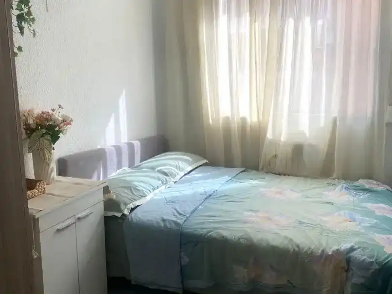 Schlafzimmer von Wohnung zur Miete in  Madrid Capital mit Klimaanlage und Balkon