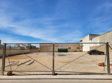 Wohnbaugrundstück zum Verkauf in Calle Iñigo López de Mendoza 3