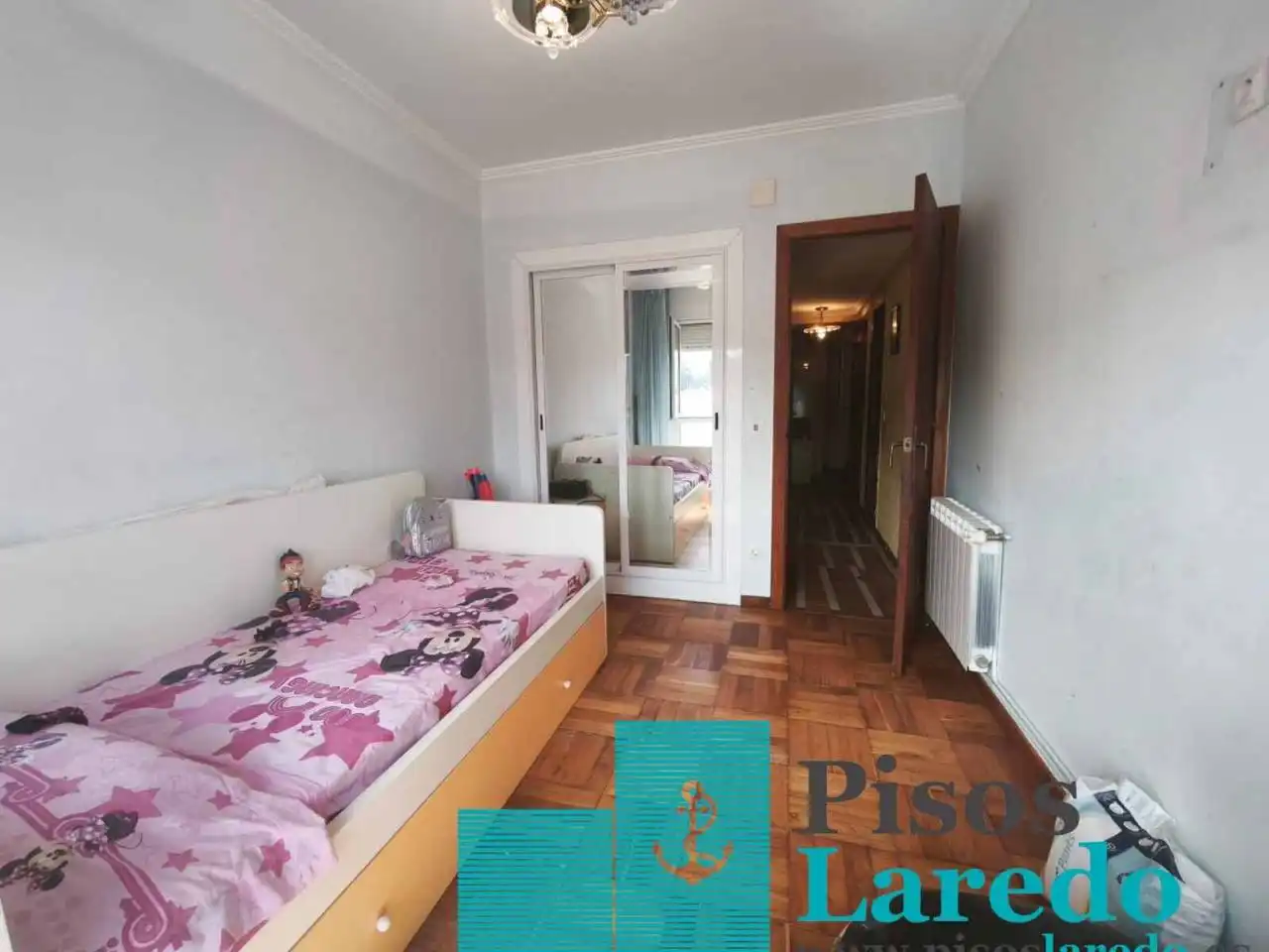 Dormitori de Pis en venda en Laredo amb Calefacció, Parquet i Terrassa