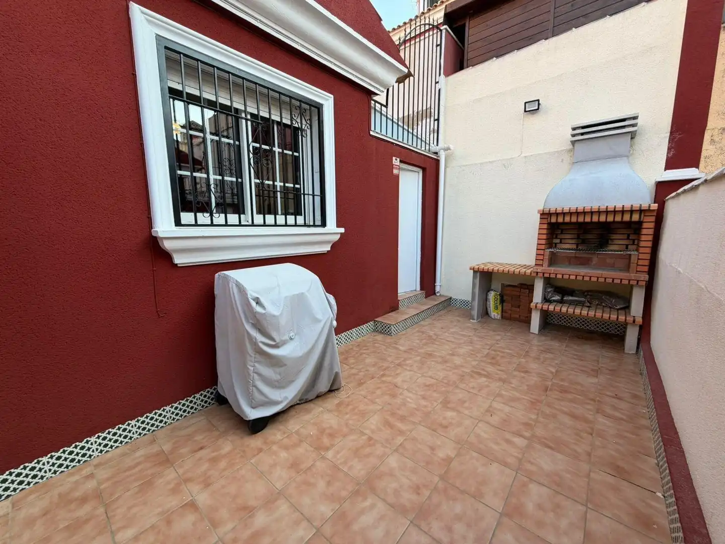 Terrassa de Casa adosada en venda en Orihuela amb Aire condicionat, Piscina i Moblat