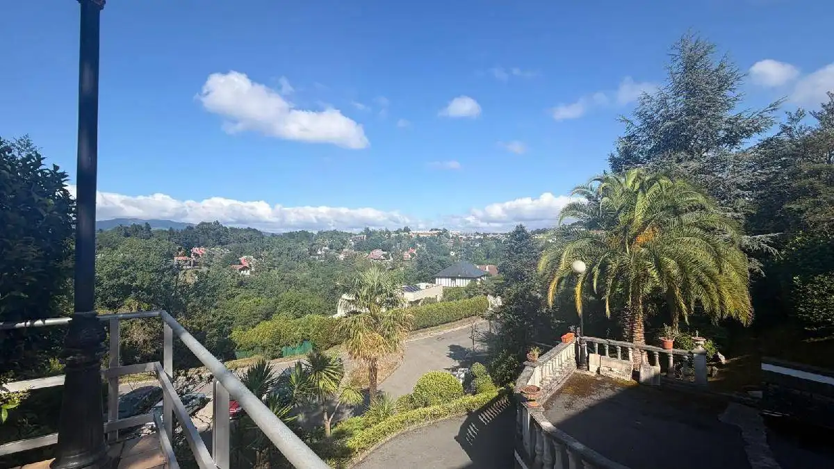 Vista exterior de Casa o xalet en venda en Mungia amb Calefacció, Jardí privat i Terrassa