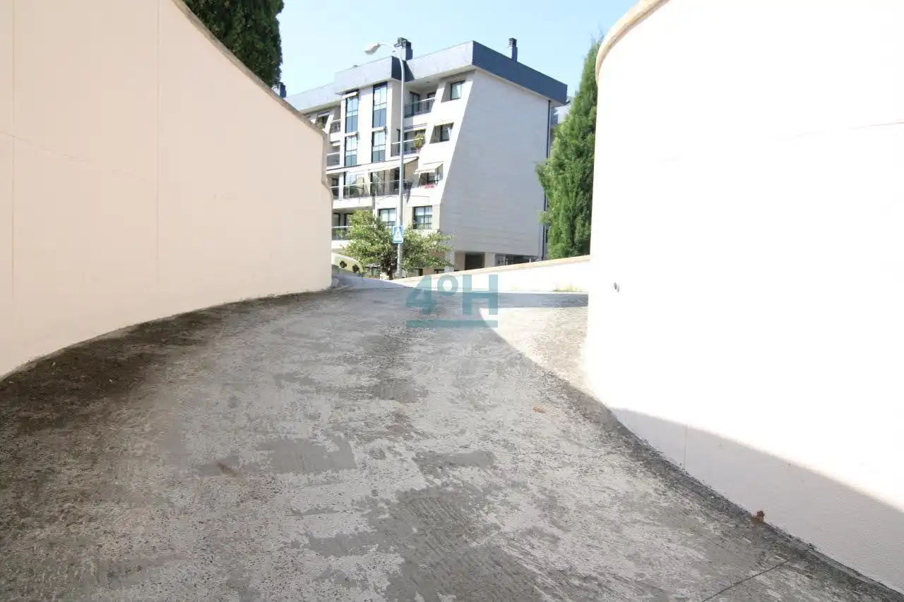 Parking of Study for rent in Ourense Capital   with Air Conditioner, Heating and Parquet flooring