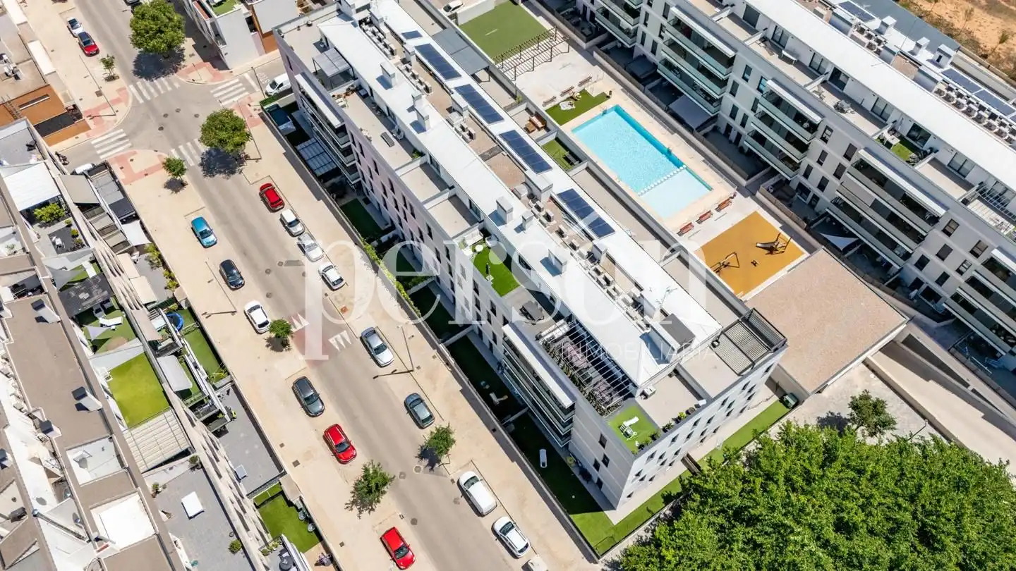 Exterior view of Duplexes for sale in La Pobla de Vallbona  with Air Conditioner, Heating and Terrace