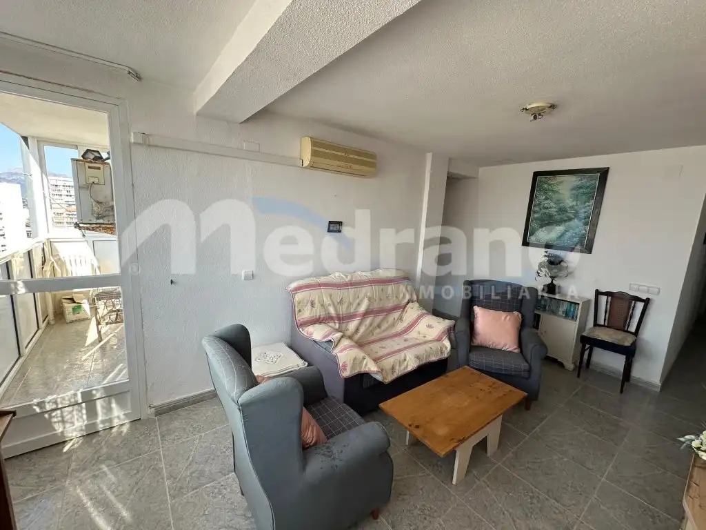 Wohnung zum Verkauf in Benidorm mit Privatgarten, Schwimmbad und Möbliert