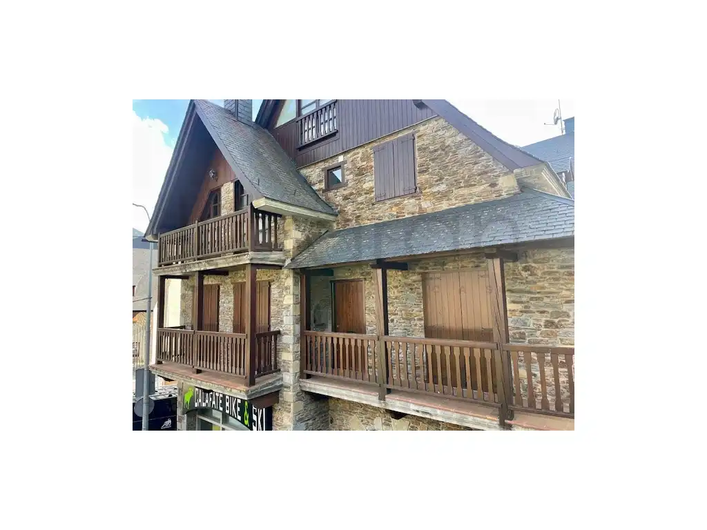 Exterior view of Apartments for sale in Naut Aran