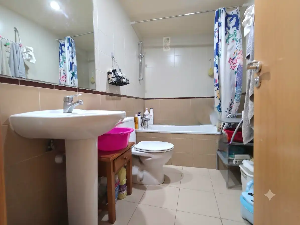 Bathroom of Flat for sale in Sant Andreu de la Barca  with Air Conditioner, Heating and Terrace