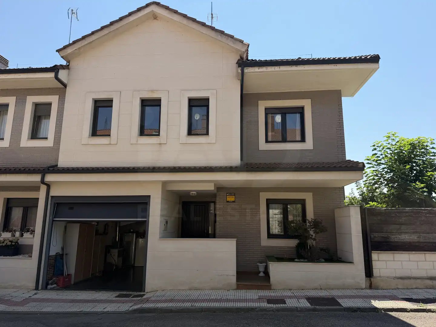 Casa aparellada en venda a Valverde de la Virgen, imagen 30