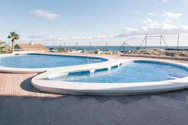 Piscina de Casa adosada de lloguer en Alicante / Alacant amb Aire condicionat, Jardí privat i Terrassa