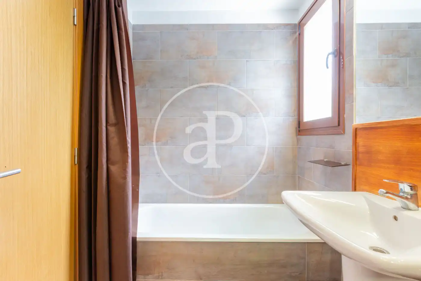 Bathroom of Houses for sale in Chiva  with Air Conditioner, Heating and Private garden