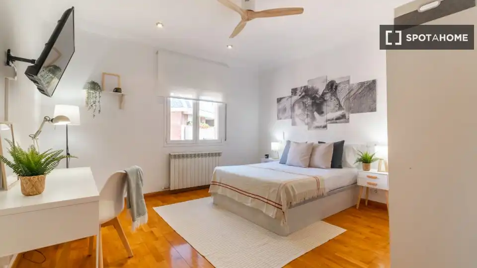 Room in Les Tres Torres